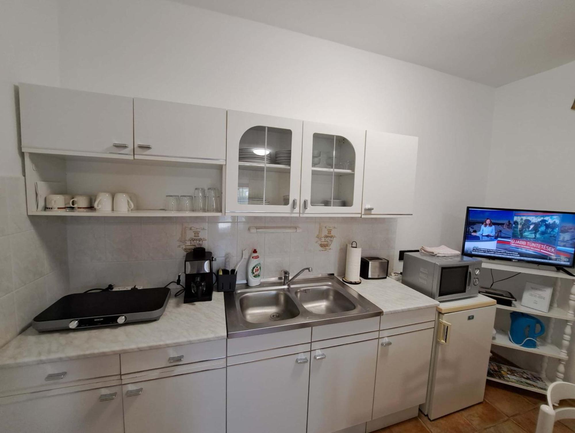 Istvan Apartmanok Kestel Dış mekan fotoğraf