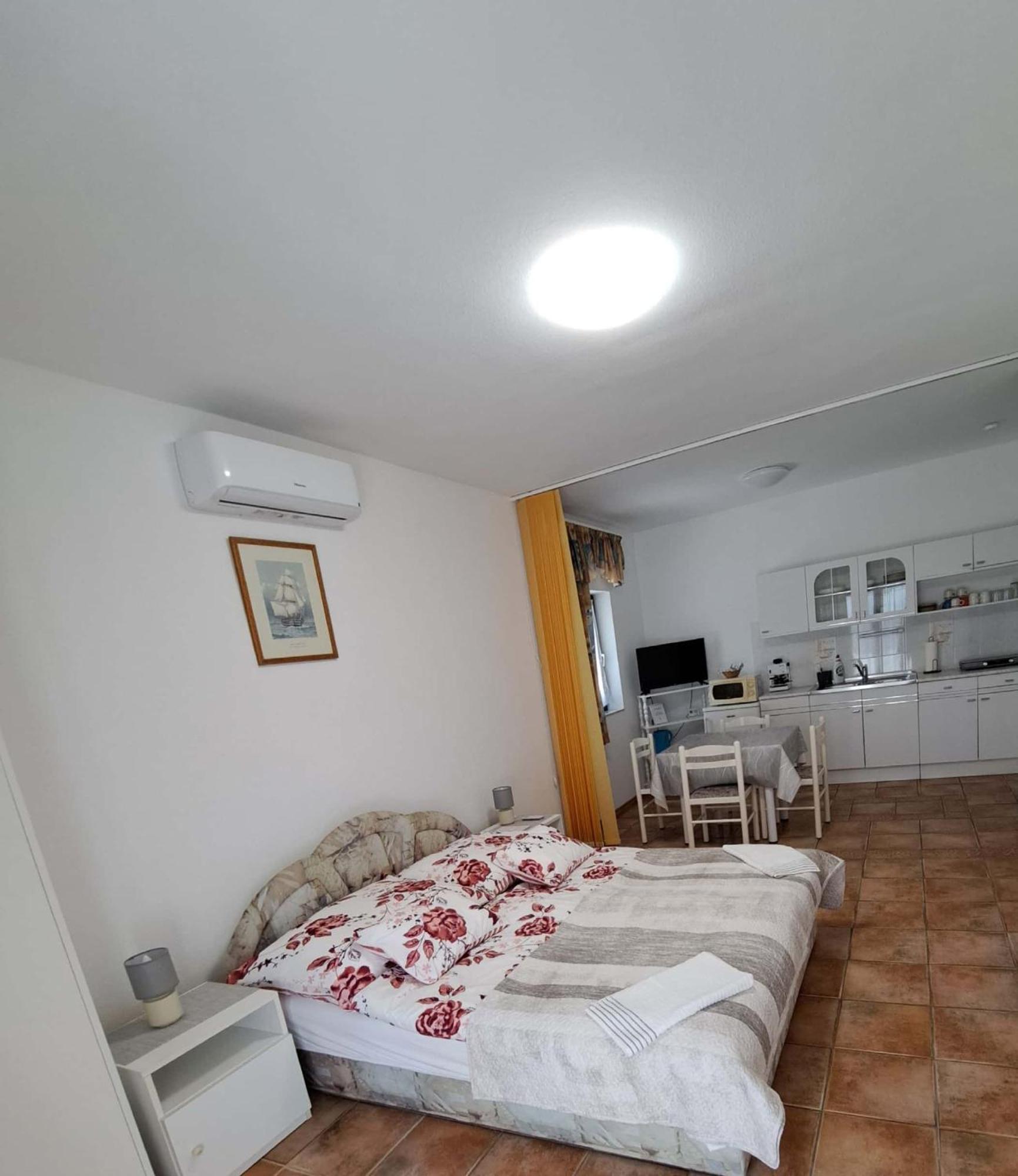 Istvan Apartmanok Kestel Dış mekan fotoğraf