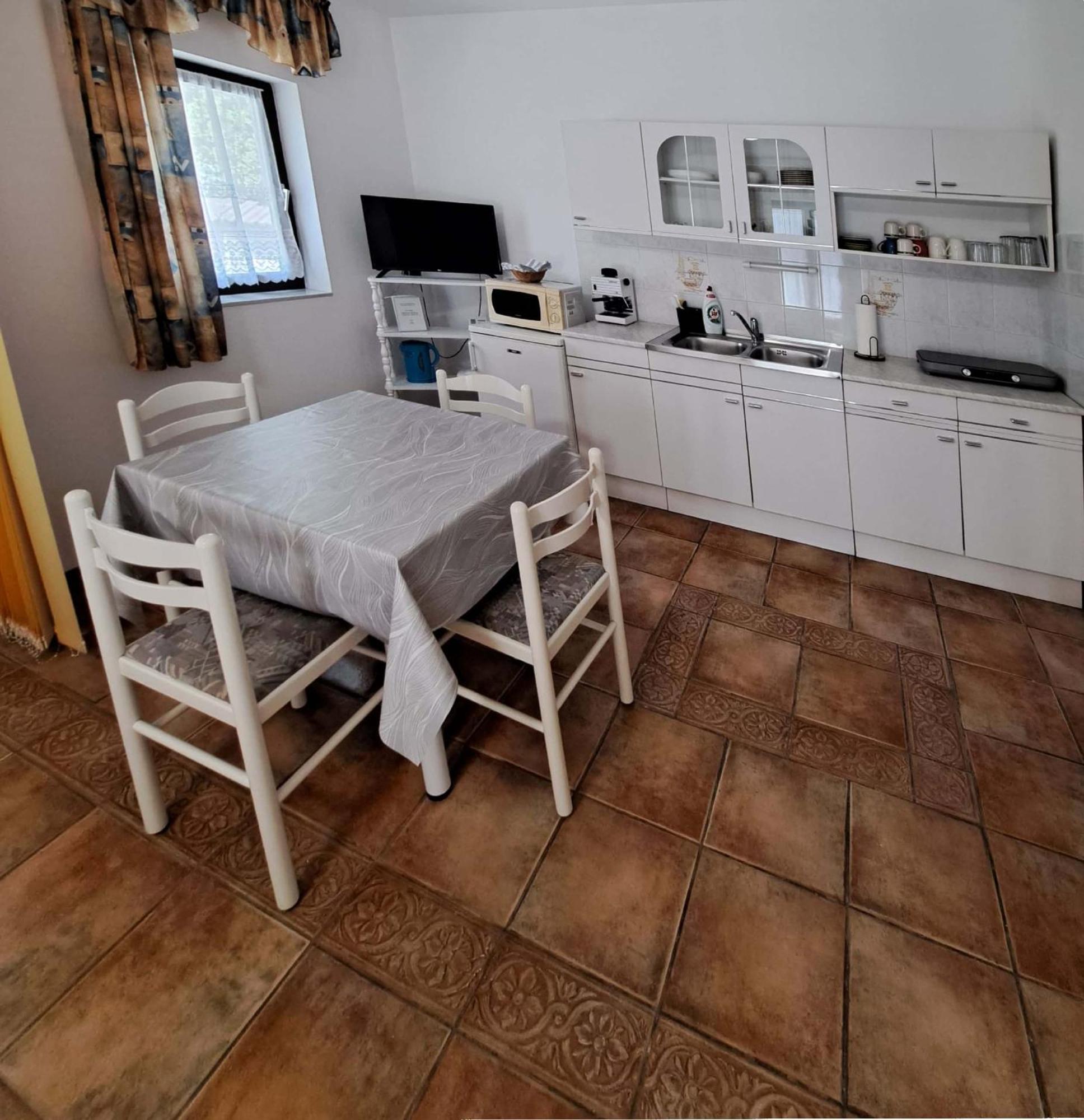 Istvan Apartmanok Kestel Dış mekan fotoğraf