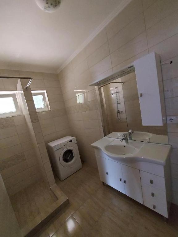 Istvan Apartmanok Kestel Dış mekan fotoğraf