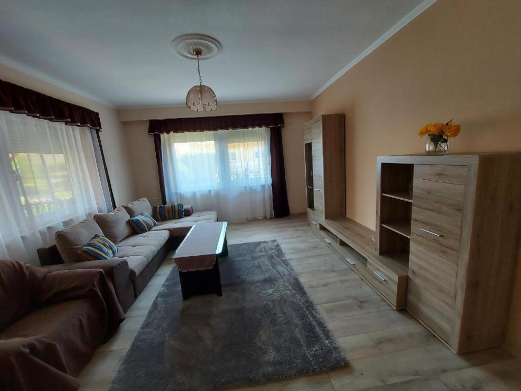 Istvan Apartmanok Kestel Dış mekan fotoğraf