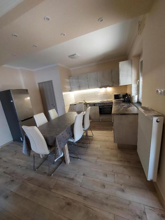 Istvan Apartmanok Kestel Dış mekan fotoğraf